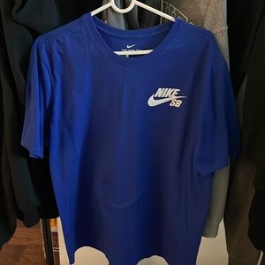 Nike(SB tee)
